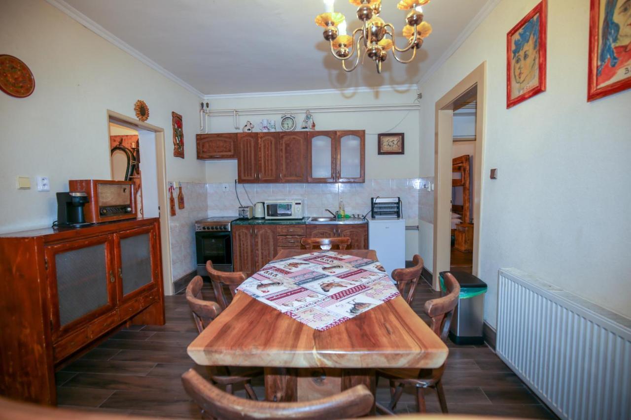 Štúrovo Hunterヴィラ エクステリア 写真